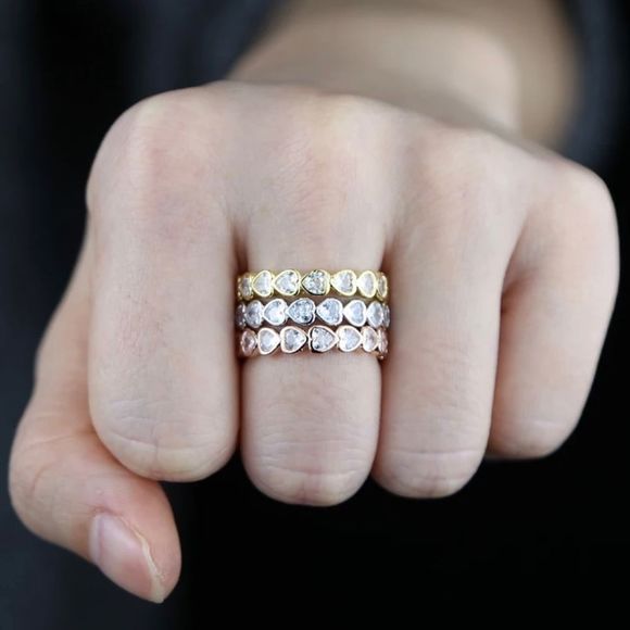 YELLOW GOLD TONE PLATED HEART SHAPED CZs ETERNITY BAND ENGAGEMENT LOVE RING NWT - Picture 6 of 6